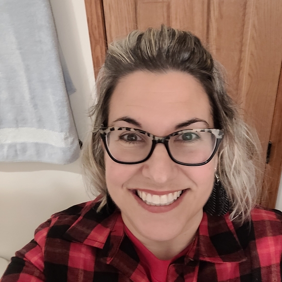 Meet your Posher, Dani - Picture 2 of 2